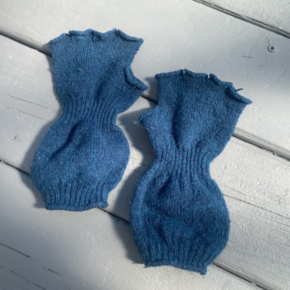 Cozy Blue Fingerless Gloves - Picture 2 of 2
